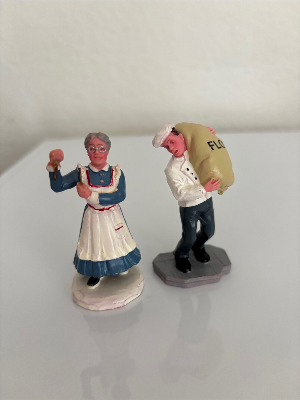 Lemax 2006 Village Collection Chowtime + Baker Figurine Carrying Flour Sack